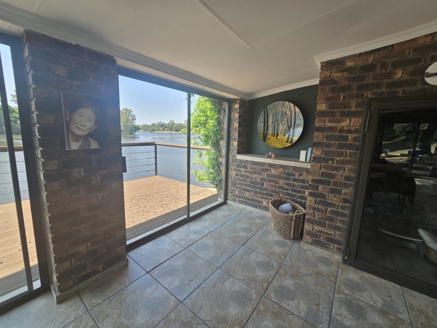 4 Bedroom Property for Sale in Lindequesdrif North West